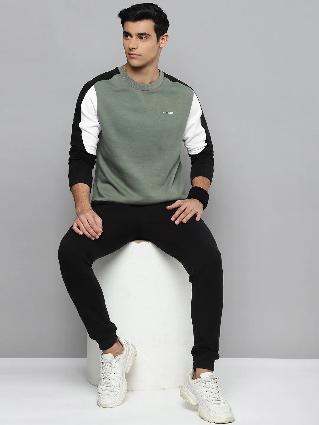 Alcis Men Olive Green Solid Sweatshirt