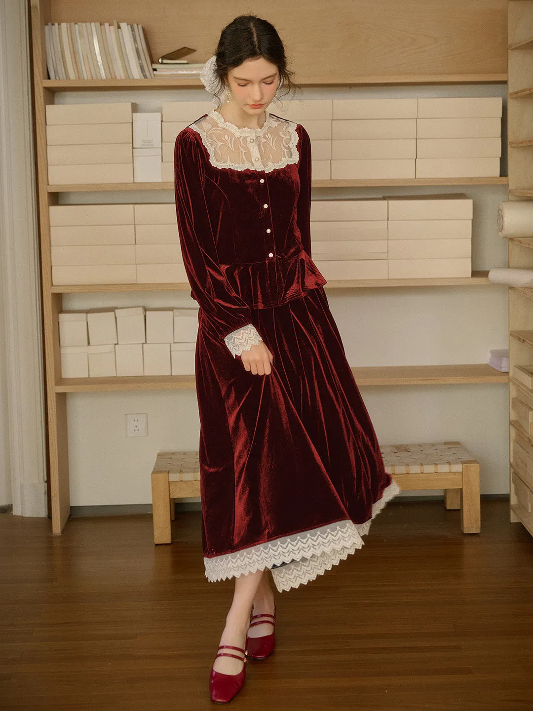 Cynthia Elegant French Style Contrasting Lace Lapel Cuffs Lace Splicing Velvet Blouse - Red