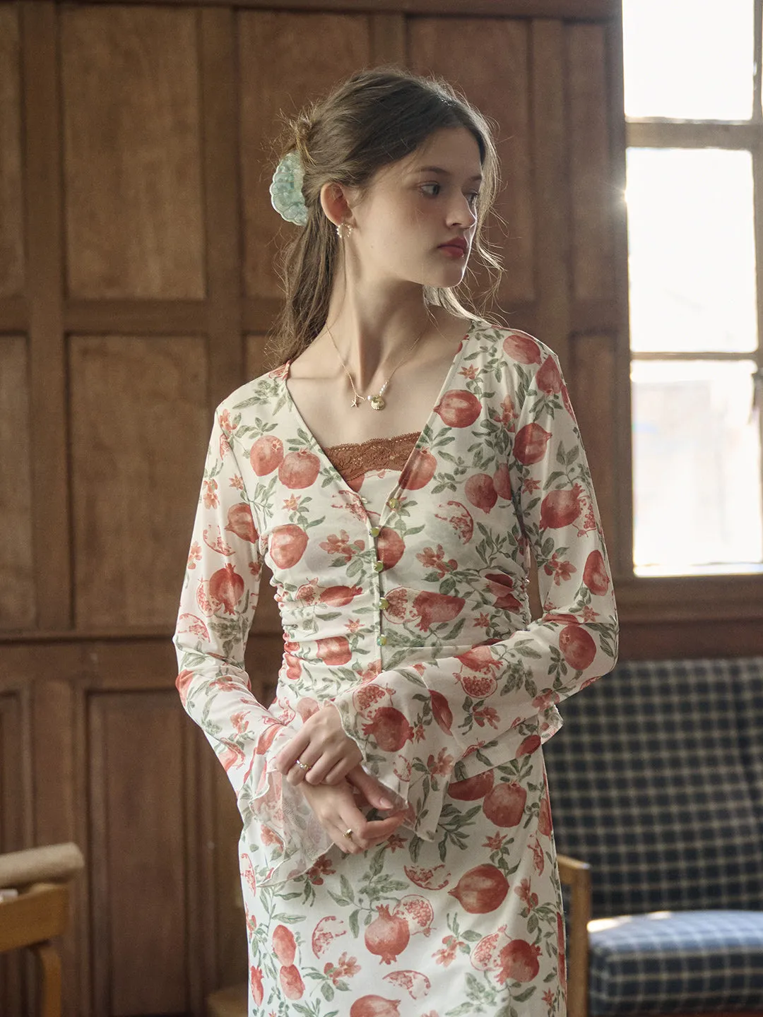 【Final Sale】Juliette V-Neck Guava Pattern Blouse