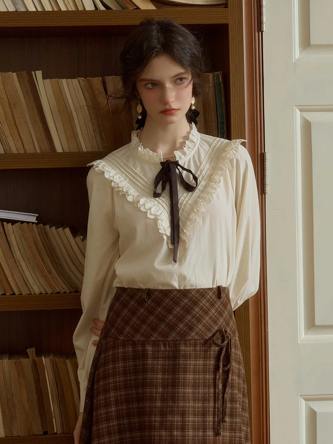 【Final Sale】Yareli Vintage Lace Panel Contrasting Lace-up Round Neck Blouse - Blue