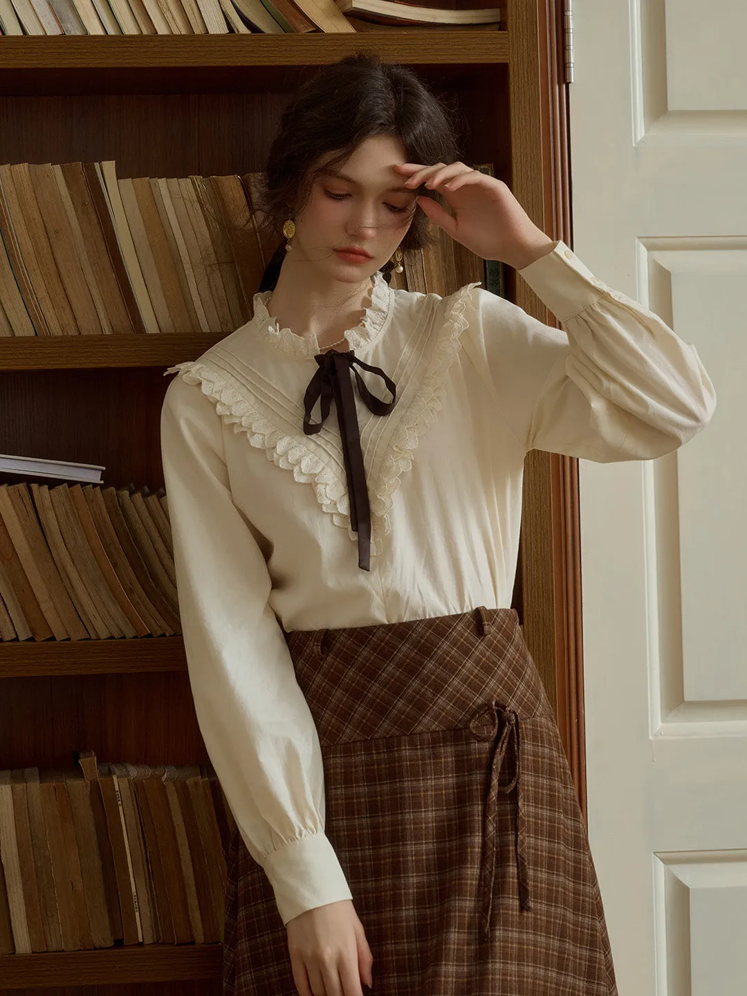 【Final Sale】Yareli Vintage Lace Panel Contrasting Lace-up Round Neck Blouse - Blue