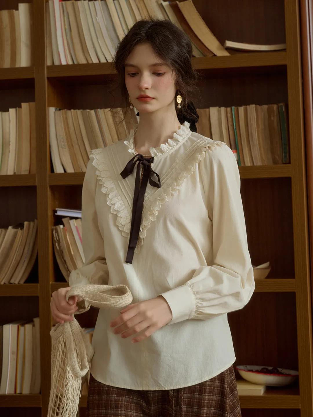 【Final Sale】Yareli Vintage Lace Panel Contrasting Lace-up Round Neck Blouse - Blue