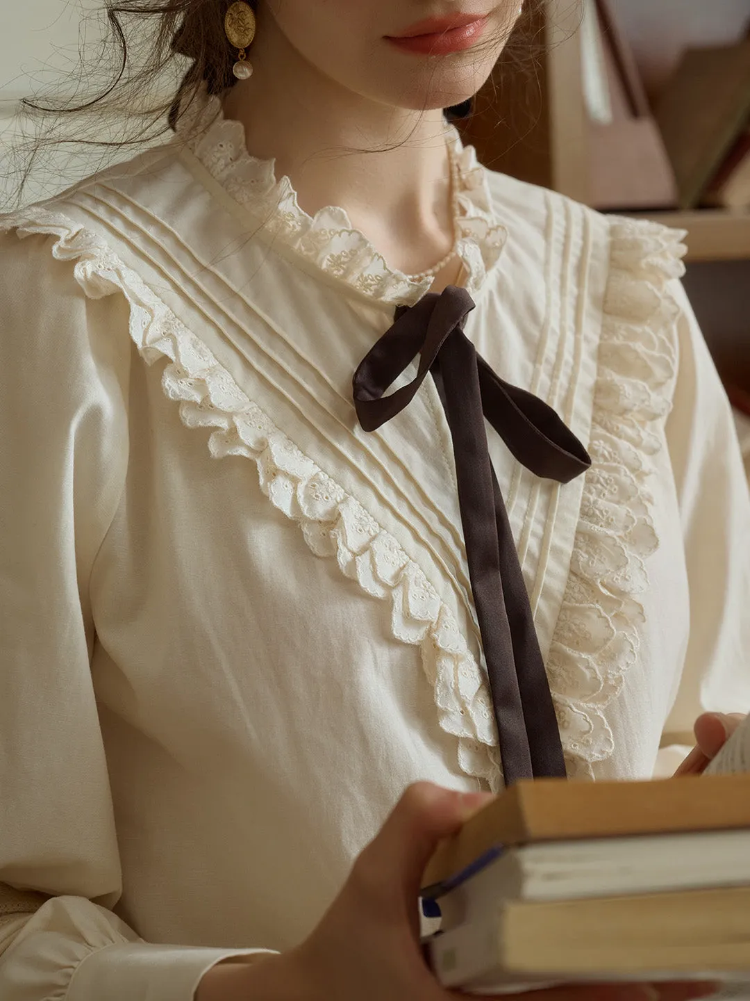 【Final Sale】Yareli Vintage Lace Panel Contrasting Lace-up Round Neck Blouse - Blue