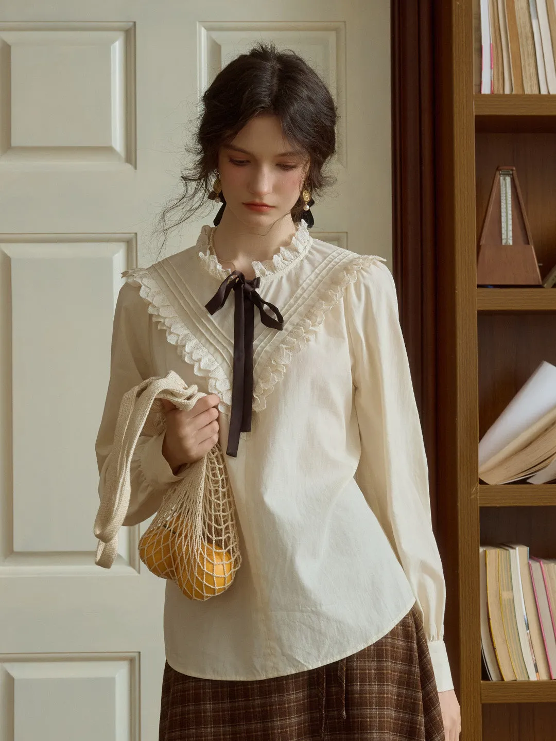 【Final Sale】Yareli Vintage Lace Panel Contrasting Lace-up Round Neck Blouse - Pink