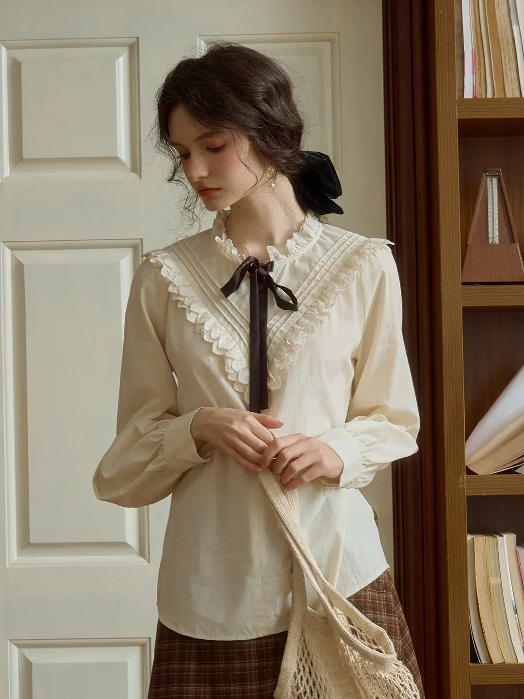 【Final Sale】Yareli Vintage Lace Panel Contrasting Lace-up Round Neck Blouse - Pink